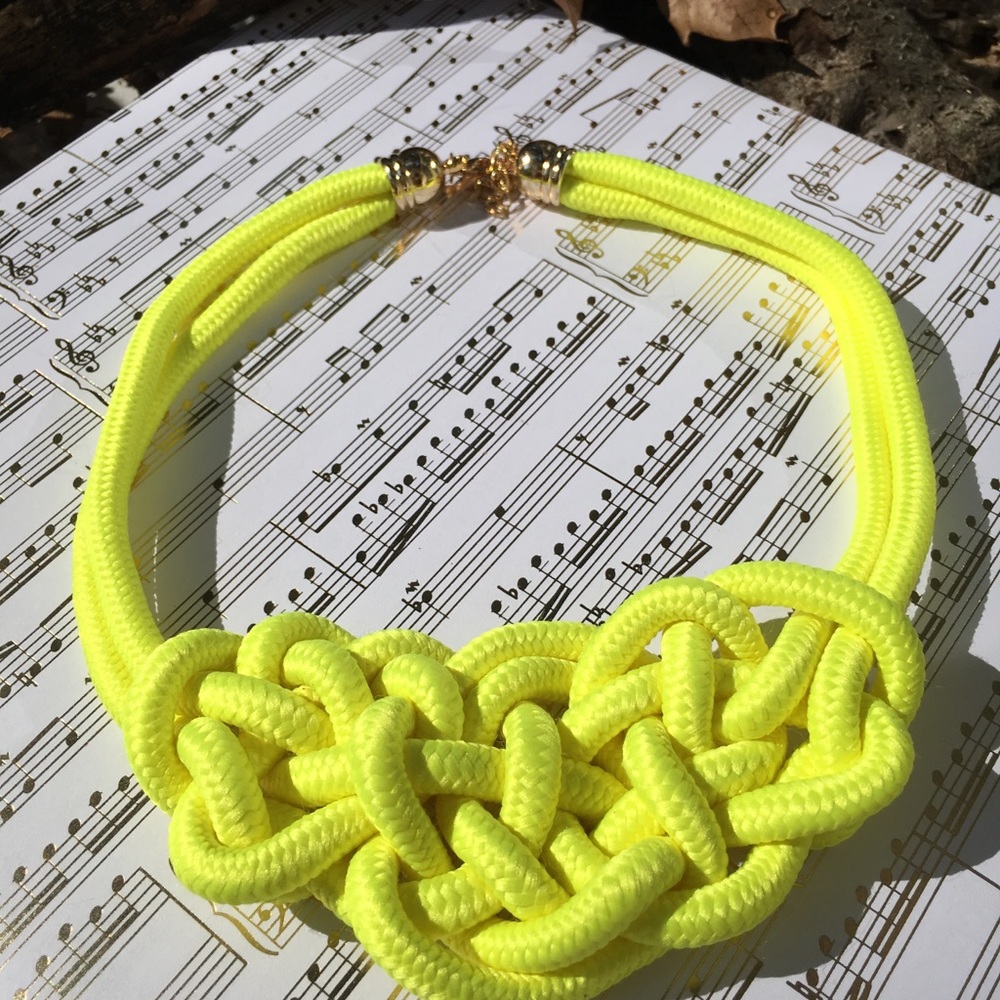 Yellow bib necklace - Picture 3 of 7